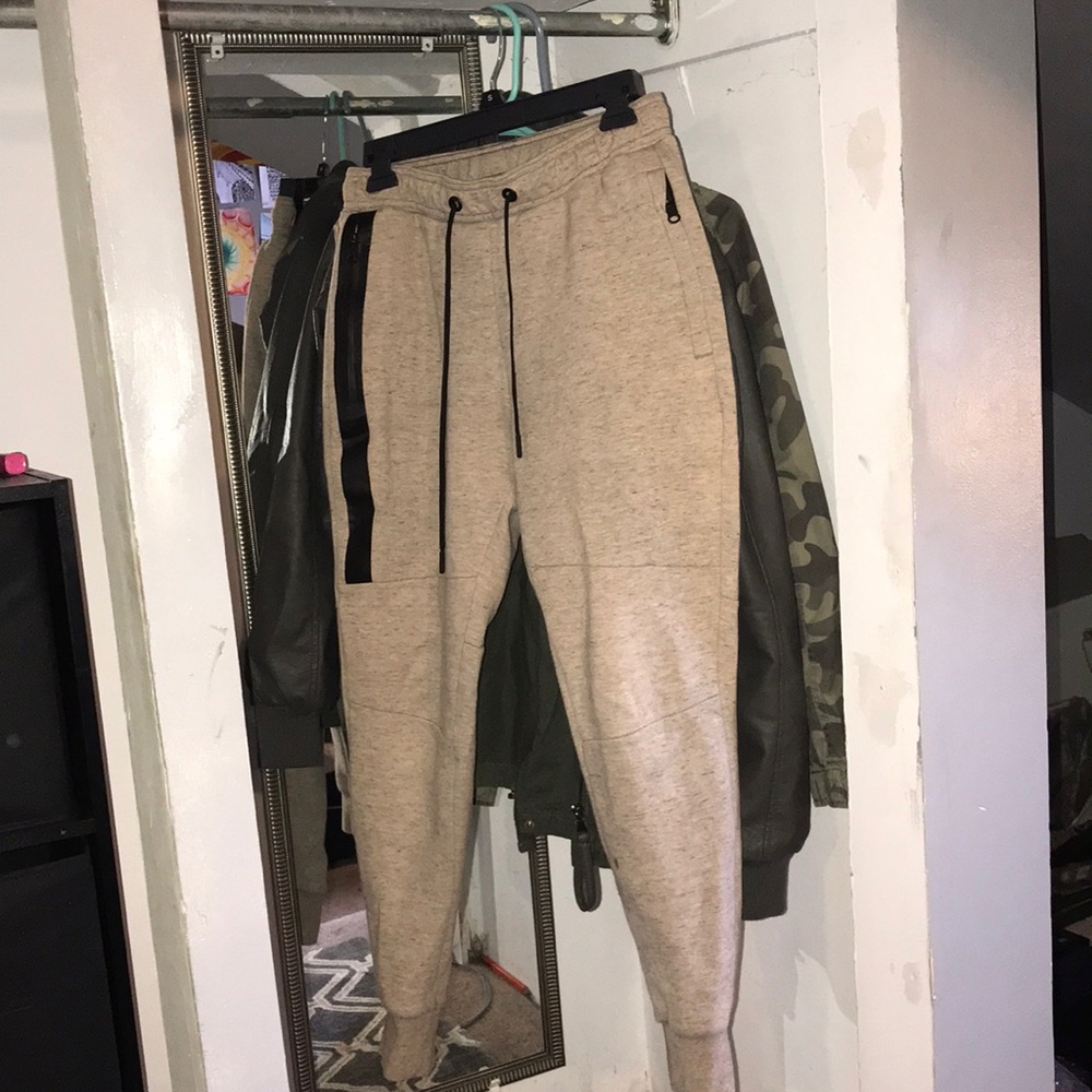 AMERICAN EAGLE JOGGERS!